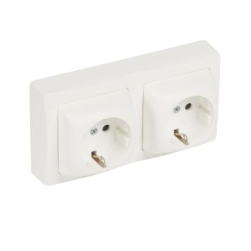 Base 2x2p+t obturador de protección - oteo - monobloc - bornes de tornillos - blanco