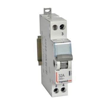 Conmutador 3 posiciones con punto medio - 1 contacto 32a- 250 v~ - 1 módulo