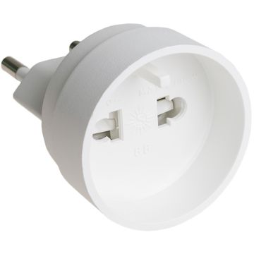Adaptador de viaje 2P, 10A 250V~. Color blanco.