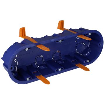 Caja de mecanismos de empotrar en tabique hueco. Para 3 elementos. Sistema de fijación mediante bridas.
