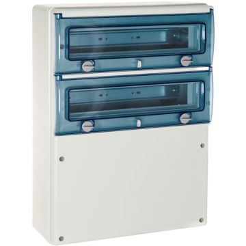 Caja industrial de distribución de 32 elementos.